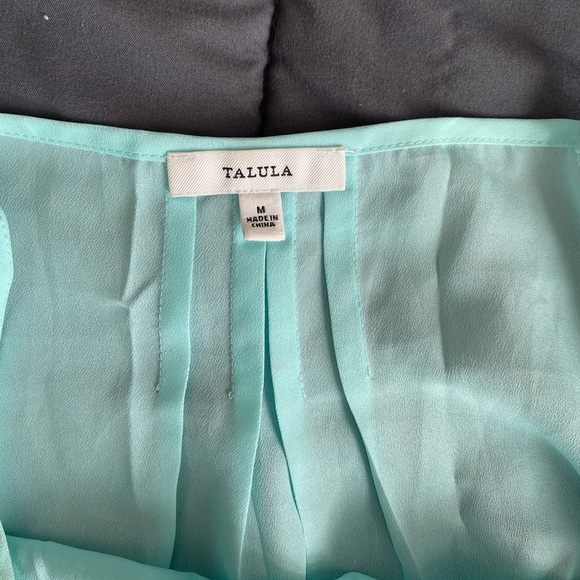 Floaty teal Talula brand tank top with front pleats - Picture 2 of 3